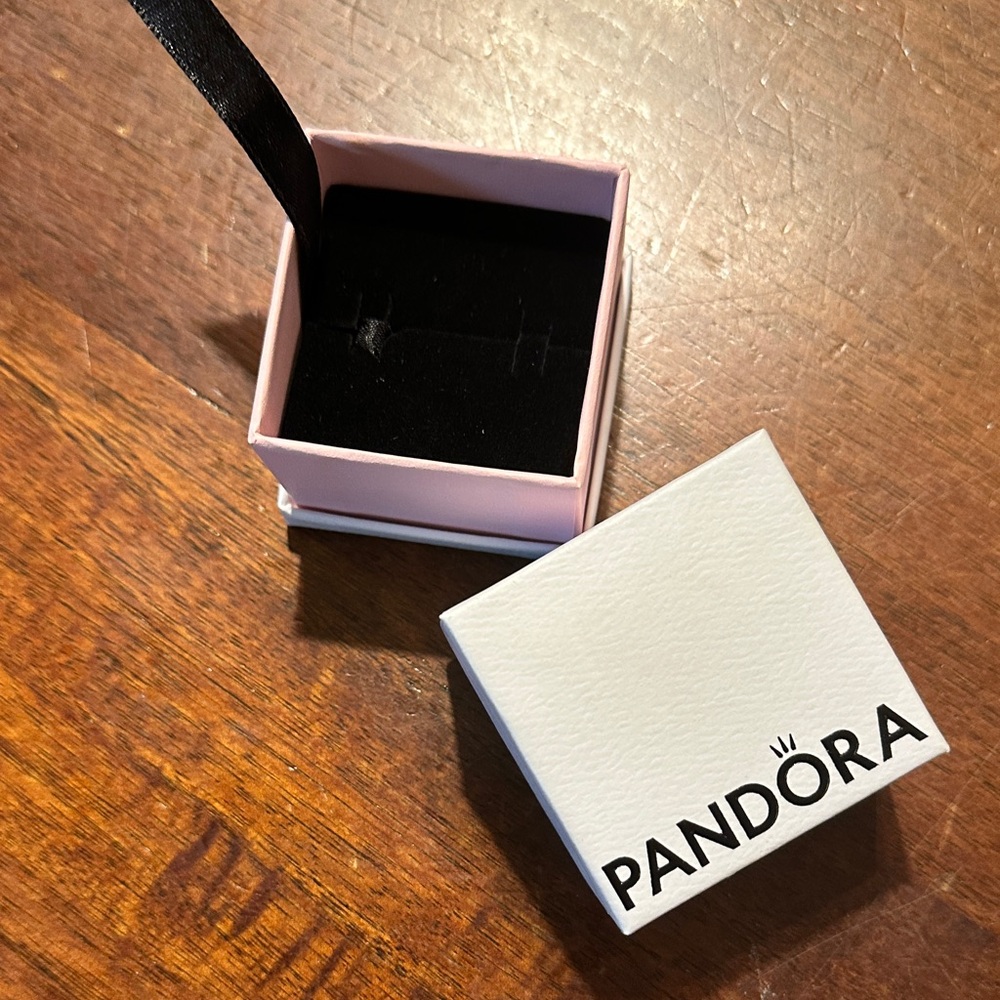 Pandora White Gift Box - Picture 2 of 6